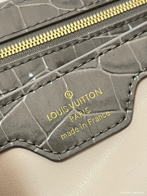 Official oldcobbler VUITTON LOUIS CAPUCINES BB 0812
